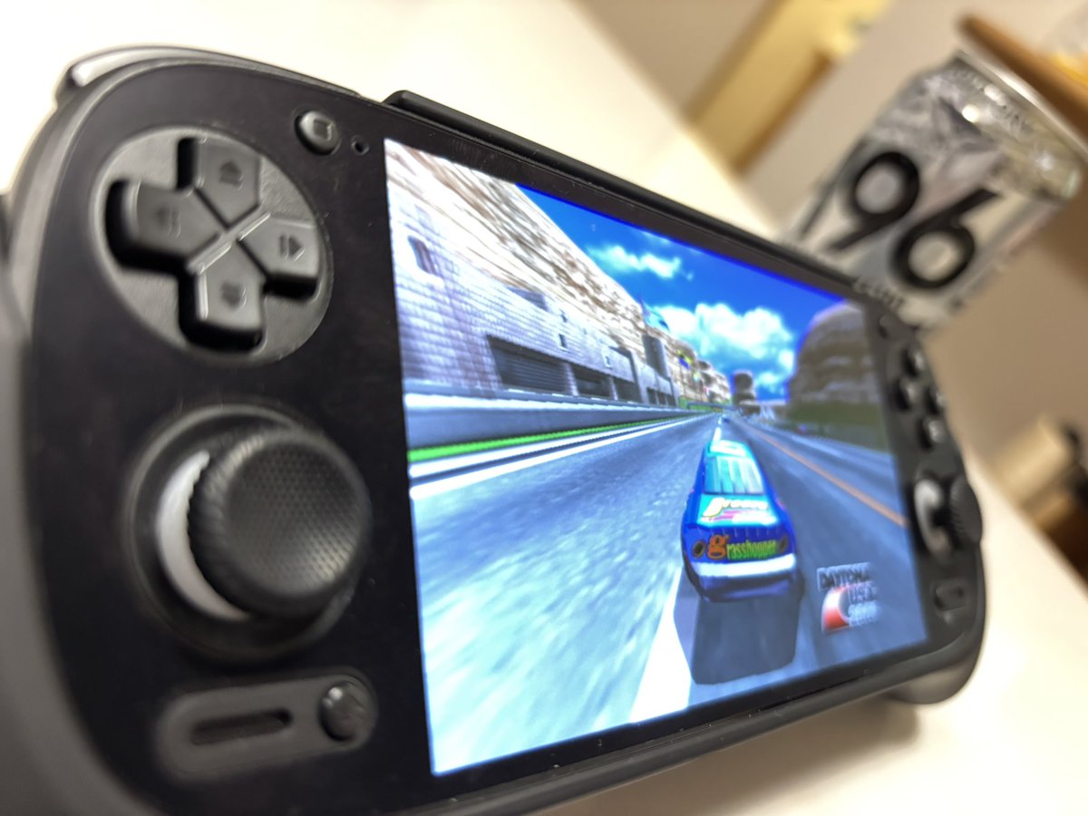 昨年末と年始は色々大変でしたがようやくゲームする余裕が出てきた。まずはNetherSX2とFlycastのアップデートを喜びたい。ドリキャスが16:9になるの良過ぎる‼️