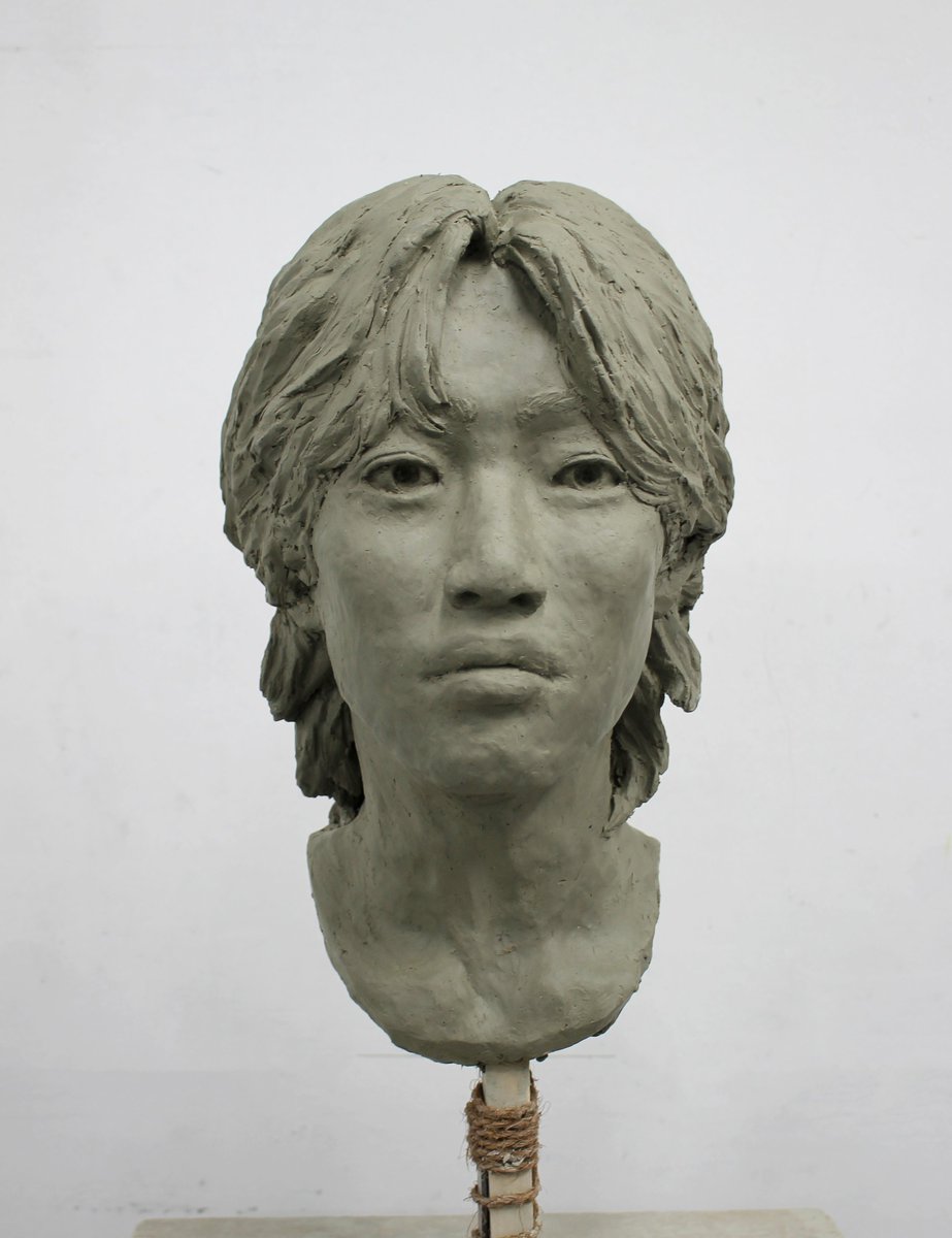 彫刻科基礎コースの作品です。イキイキした自刻像になりました