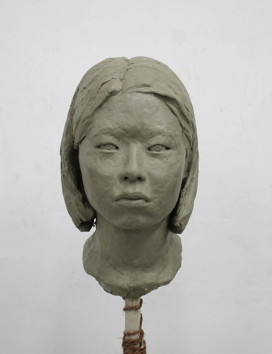 彫刻科基礎コースの作品です。イキイキした自刻像になりました