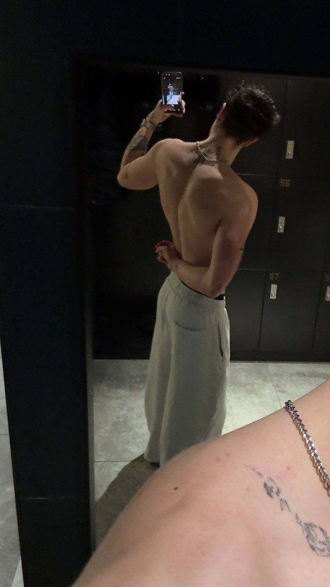 nickolas_kai's tweet photo. back day 💪🏼💋 https://t.co/FJ3eTJZtsP