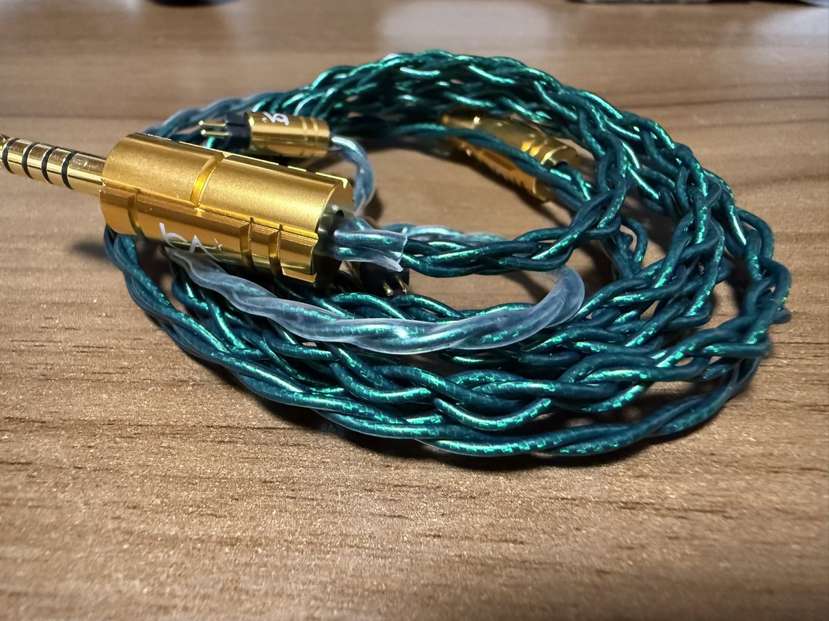 jd19334's tweet image. 本日のMNG
◦Beat Audio Emerald MKIII - Custom - 4.4mm
◦Beat Audio Cyclone Custom-4.4mm

Beat Audioのケーブルが着弾しました✨ フジヤエービックさんで試聴してタイプだったので購入しました。
全体的に音に深みと厚みが加わり、生演奏の様になりました✨

#BeatAudio