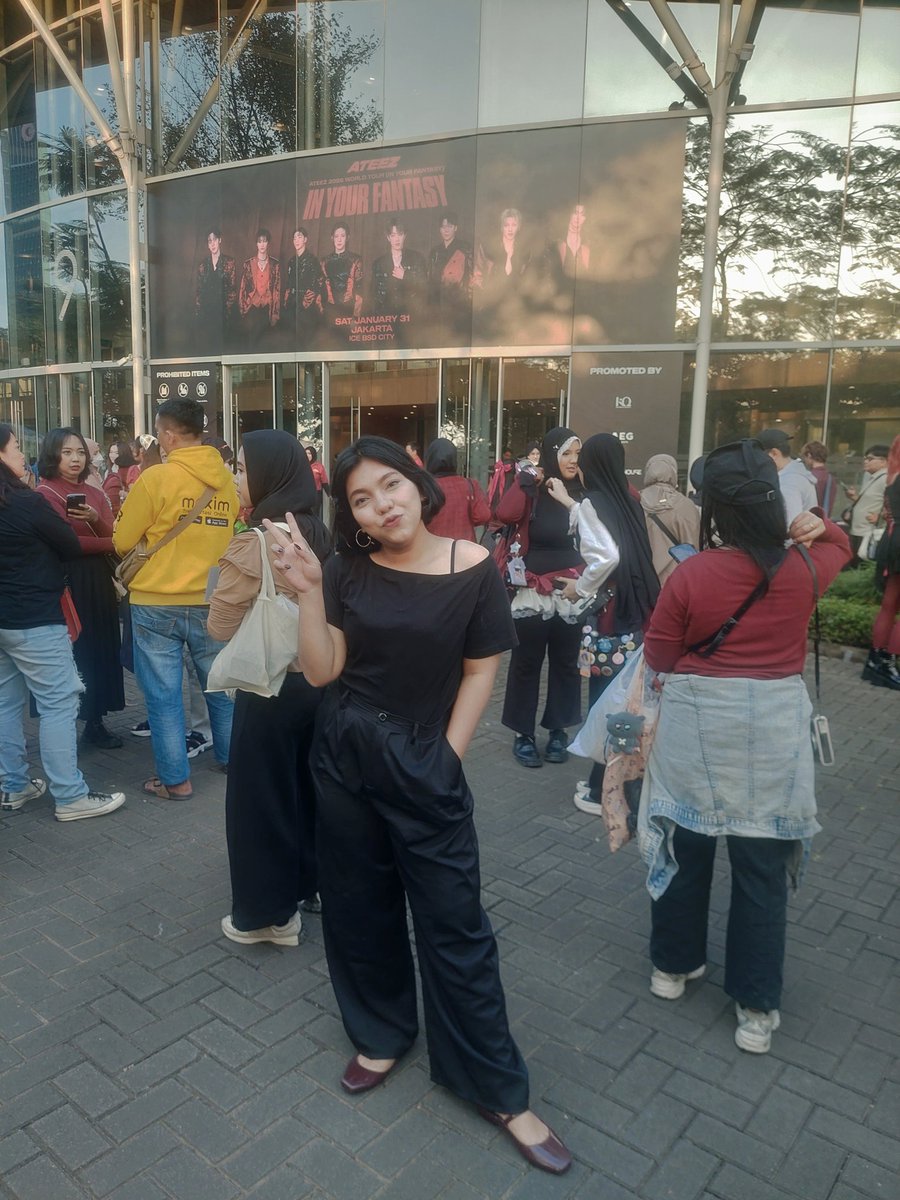 anurpaa|| TRIP KONSER|| Press on nails KONSER tweet media