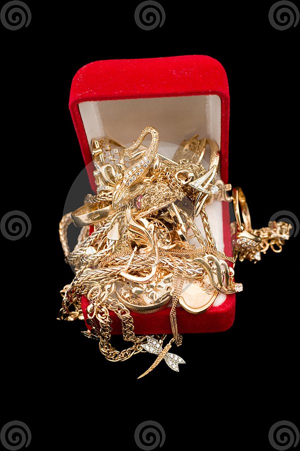 Bij ons altijd de zelfde TOPPRIJS voor uw goud en zilver zowel voor de onwetende oma als voor de pientere kleinzoon op basis van de wereldmarktprijs. Wij berekenen geen bemiddelingskosten of iets dergelijks en betalen contant uit.