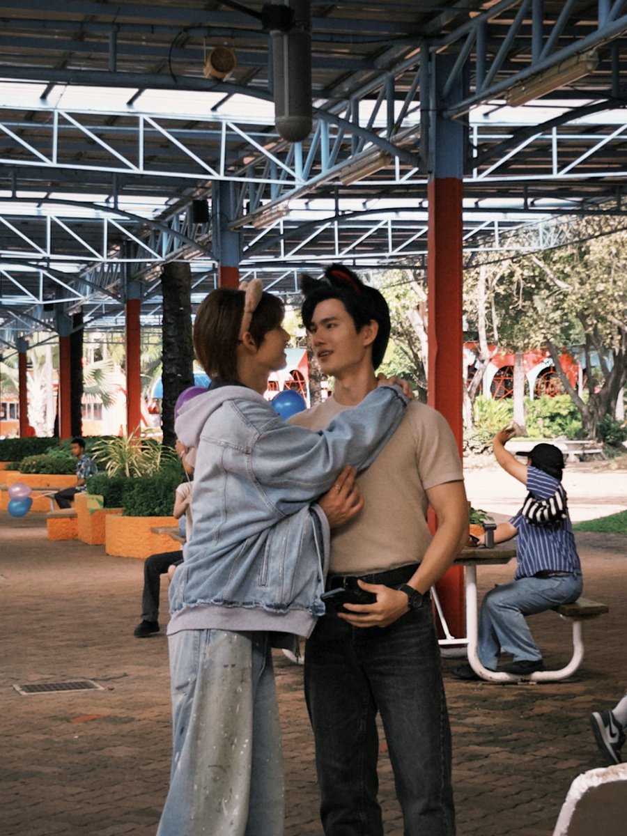 🐶🐱 4 Steps ว่าด้วยเรื่องหูแมว  

“ถอดหูแมวได้ยัง กูต้อง keep look นะ” ถ้านี่ไม่ใช่คนที่ตามใจแฟนที่สุด 🙂‍↕️💓💓💓

SINGSA LATAI FINAL EP

#สิงสาลาตายFINALEP