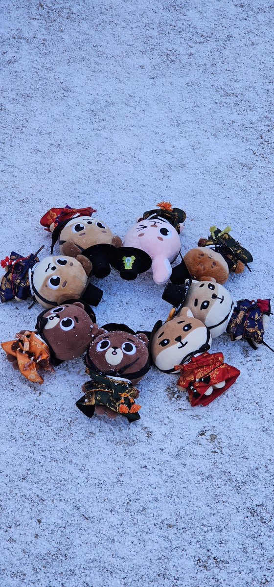 필이랑 1주년 기념+설 기념ㅋㅋㅋ

📌 #RT + #맘찍 이벤트
한복(색상랜덤) 보내드리겠습니다!(갓 제외)

기간 : ~2/6(6일 10시쯤 발표예상)
당첨인원 : 1명 

다이소에도 한복나온다던데 참여자 적으면 정말 감사해하며(?) 삭제할게요🫶ㅋㅋㅋ
일회성 팔로우는 하지말아주시면 감사하겠습니다..예..😅