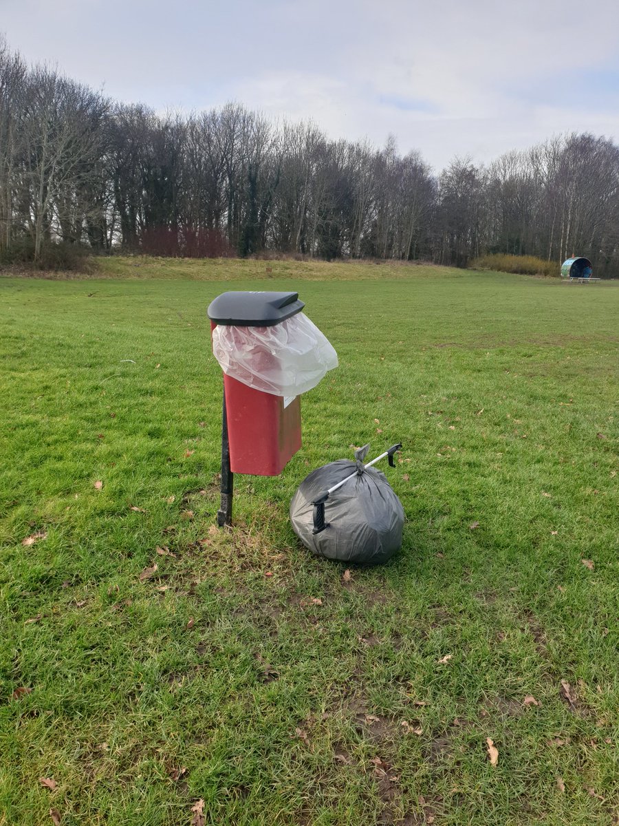 A quick 20 minute litter pack while the sun is out.
There is more to pick up but it definitely looks much better for collecting the crisp packets, drinks cans, KFC bags and McDonald's packets and coffee cups.

#Partington