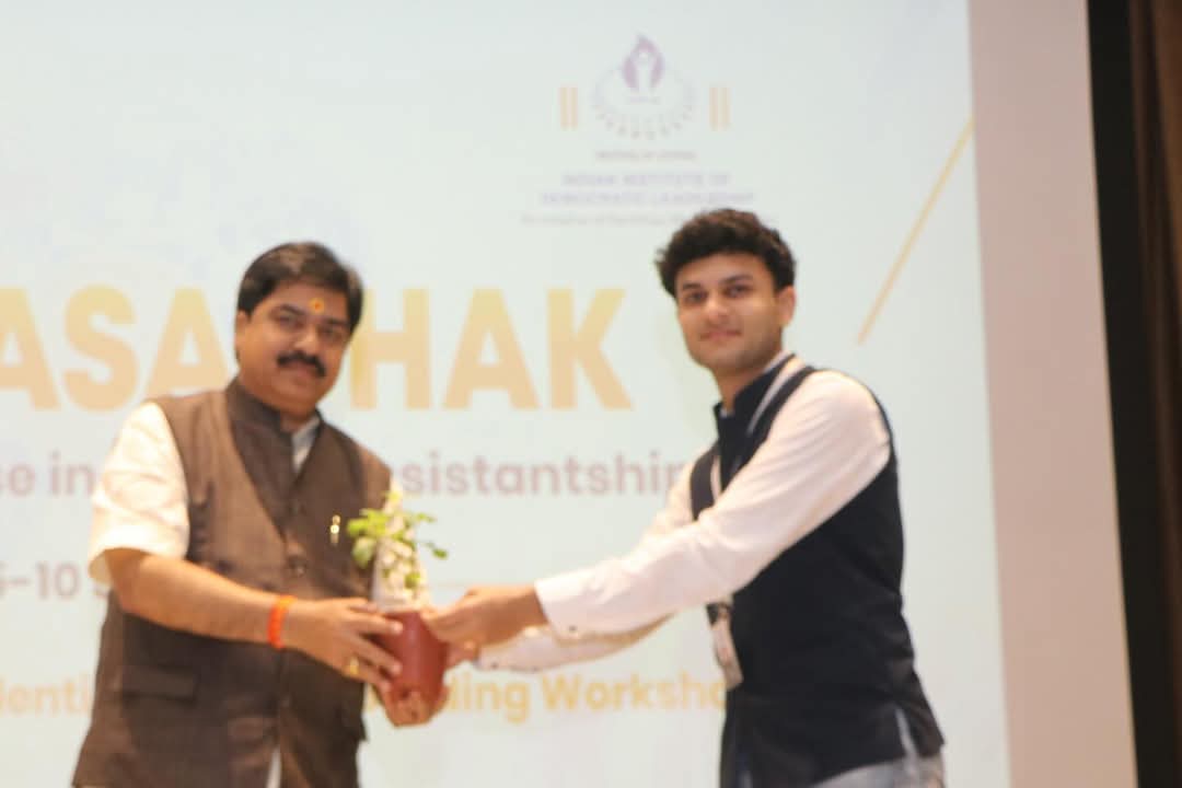 iidlpgp's tweet image. Media is an institution, not just a platform. Shri Prem Shukla ji emphasised thoughtful engagement, credibility, and consistency to build long-term trust in public communication.

#MediaAndPolitics #PublicCommunication #Karyasadhak #RMP #IIDL