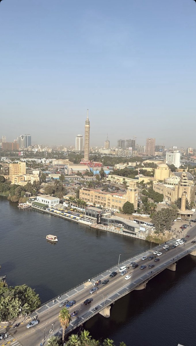 مدام انا وانتي على الارض حيين
يا سعد عينج لو بكيتي شوية

والله لا أنسيج الزعل لين ترضين 
 وأمهد لج الدنيا فجوج فضيه 

و أحماج مثل حماية الجفن للعين
و كلشي فداش  أليّا بغيتي شريّه 🤍 .