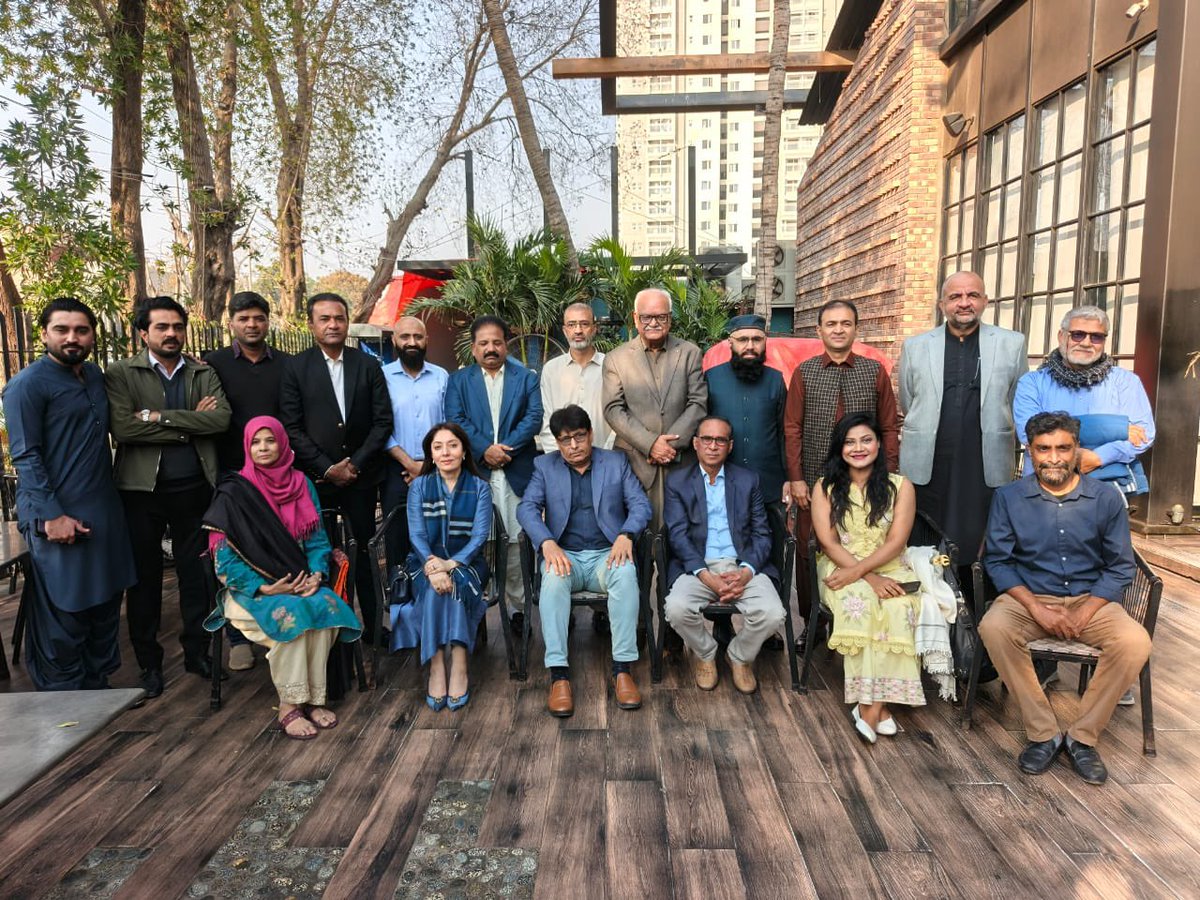 sharmilafaruqi's tweet photo. Hosted a lunch for the newly elected body of the Karachi Press Club together with my information secretaries, along with Rauf Nagori, Secretary Karachi Division, and Waqar Mehdi, Secretary Pakistan Peoples Party Sindh.
The interaction reaffirmed the importance of a free, responsible, and independent press in strengthening democratic values and public accountability. Participants emphasized the need for sustained engagement between political leadership and the media and extended best wishes to the newly elected body for a successful tenure.
@KarachiPressClub @MediaCellPPP @BBhuttoZardari @WaqarMehdiPPP1 @RaufNagori
#KarachiPressClub #FreePress #ResponsibleJournalism #Democracy #MediaAndDemocracy #PPP #Karachi #JournalismInPakistan