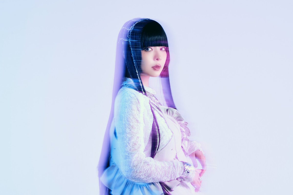 buzzmode_'s tweet photo. 藤城リエさんの新アー写のスタイリングをさせていただきました!
今までとは違った、全身白でコーディネート!
ロングの黒髪に、キラキラのヘアチェーンが、凄く綺麗でした!
@fujishirorie
#スタイリング
#buzzmode https://t.co/RvcNnd2JHQ