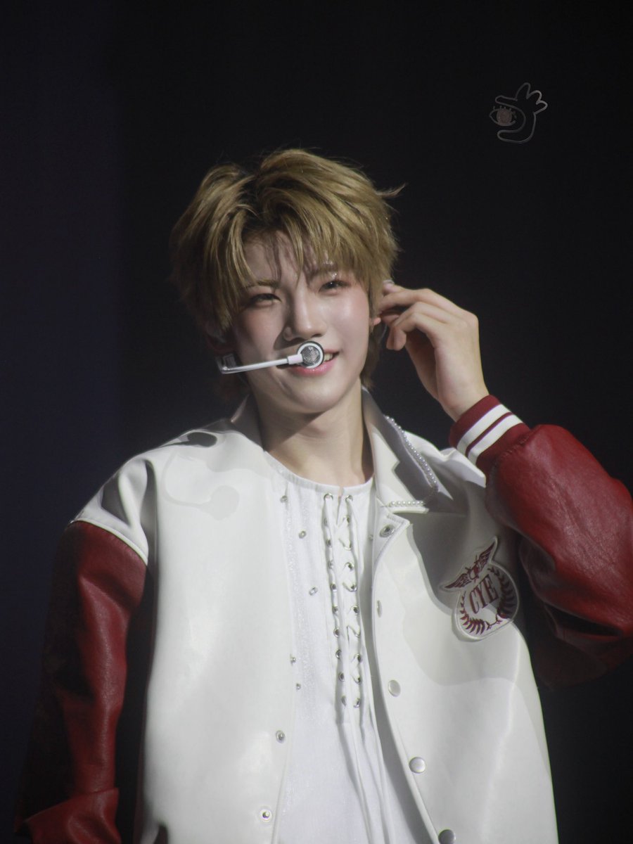 AppleonFire tweet media