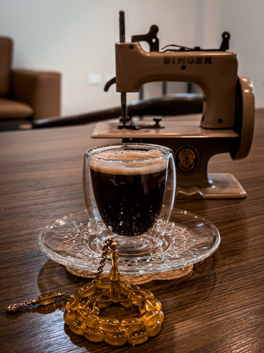 Sevgi güvene meyillidir, çünkü güvenmek sevmeyi mümkün kılar.
Güven yoksa sevgi hep tetikte olur, hep kendini korur, hep eksik yaşar

Eyvallah…🍀