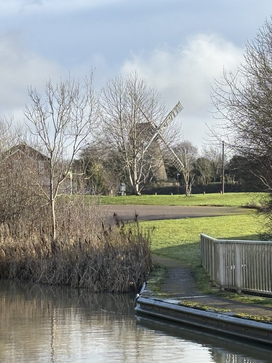 NBwakamatandoto's tweet photo. Goodbye to Cosgrove for now
Introducing the Waka Butty to Willen Park for a couple of weeks
DM if you’d like to refill your cleaning bottles, see some of Paul’s stunning canal art or discuss some bespoke macrame
#boatsthattweet #floatingtraders #IndependentTraders #canallife https://t.co/XX2tUmHWE4