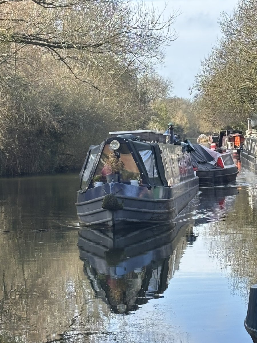 NBwakamatandoto's tweet photo. Goodbye to Cosgrove for now
Introducing the Waka Butty to Willen Park for a couple of weeks
DM if you’d like to refill your cleaning bottles, see some of Paul’s stunning canal art or discuss some bespoke macrame
#boatsthattweet #floatingtraders #IndependentTraders #canallife https://t.co/XX2tUmHWE4