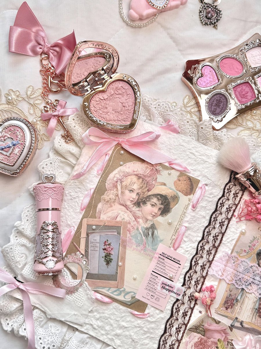 バニーガーデンのロマンティックな瞬間を、すべて手帳の中に。 ページ