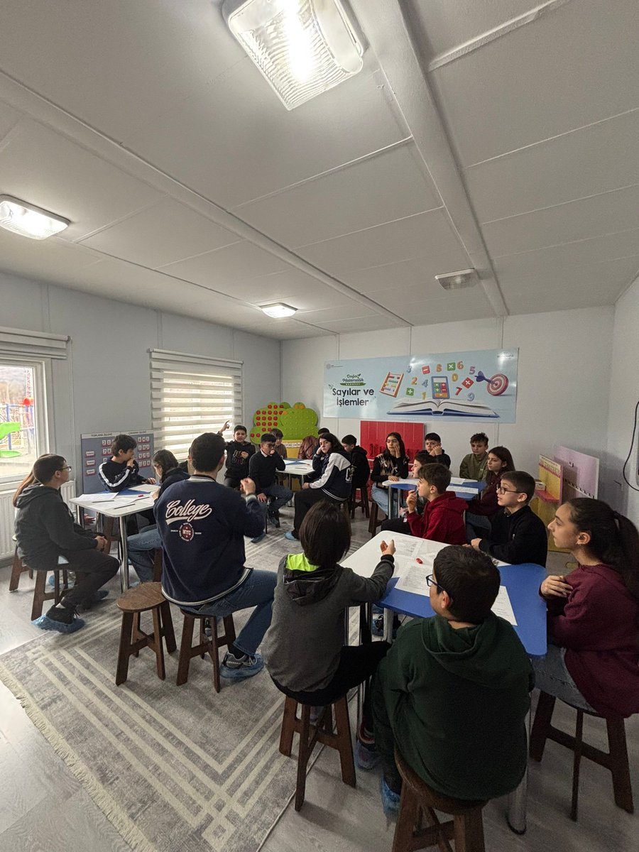 tokatmem's tweet photo. 📐 Matematik düşünerek güzelleşir!
Matematiksel Düşünme Becerileri Öğrenci Akademisi kapsamında 6. sınıf öğrencilerimizi Gümenek Doğal Matematik Merkezi’nde misafir ettik.
🔹 3 atölyeden ilki başarıyla tamamlandı.
Öğrencilerimiz matematiği ezberlemeden, düşünerek ve keşfederek öğreniyor 🚀

@tcmeb @HuseyinKir64