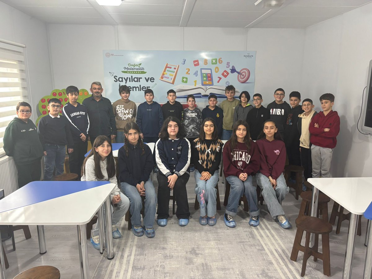 tokatmem's tweet photo. 📐 Matematik düşünerek güzelleşir!
Matematiksel Düşünme Becerileri Öğrenci Akademisi kapsamında 6. sınıf öğrencilerimizi Gümenek Doğal Matematik Merkezi’nde misafir ettik.
🔹 3 atölyeden ilki başarıyla tamamlandı.
Öğrencilerimiz matematiği ezberlemeden, düşünerek ve keşfederek öğreniyor 🚀

@tcmeb @HuseyinKir64