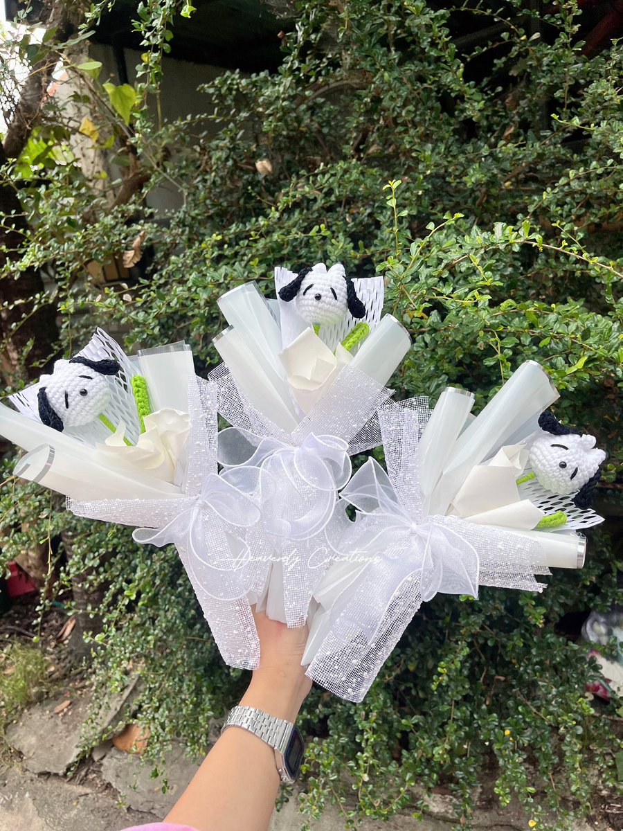 snoopy tulip bouquet ! 🤍🐾

₱120 ea.

- 100% handmade
- onhand and ready to ship

📍 San Mateo, Rizal

🏷️ wts lfb crochet valentines gift for him her