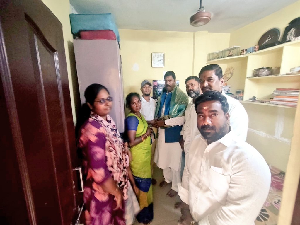 MenonArvindBJP's tweet photo. Visited the residence of Booth No. 174 Booth President Shri Mahesh Babu at Royapuram Mandal, Chennai North East District. Sakthi Kendra Incharge Shri O.M. Jayaprasad was also present. https://t.co/xVNhAWklvv