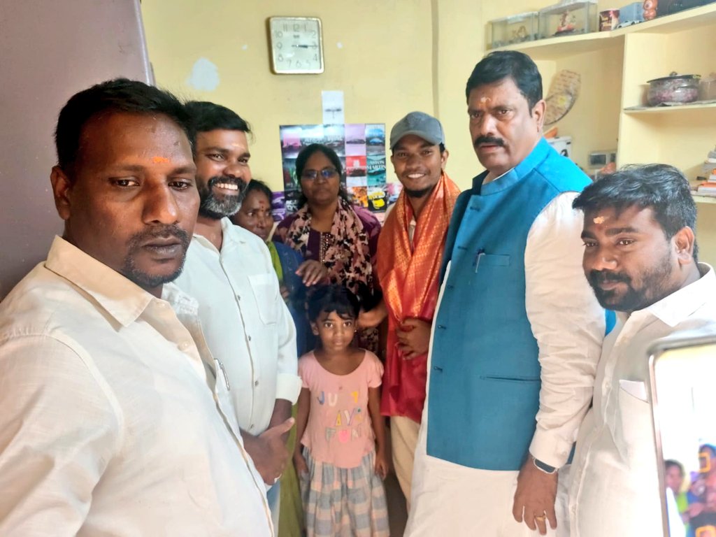 MenonArvindBJP's tweet photo. Visited the residence of Booth No. 174 Booth President Shri Mahesh Babu at Royapuram Mandal, Chennai North East District. Sakthi Kendra Incharge Shri O.M. Jayaprasad was also present. https://t.co/xVNhAWklvv