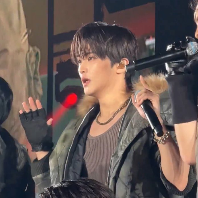 마크 왤케 잘생김 제발 ……….