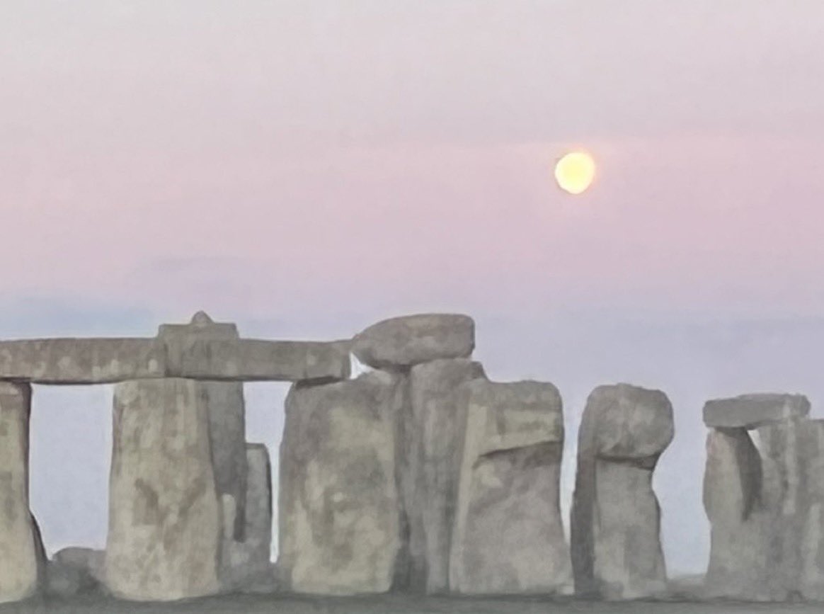 FULL MOON ON IMBOLC: Sunday 1st  February 2026 is both a Full Moon and one of the 2 days the pagan celebration of #Imbolc is celebrated. 🌕✨