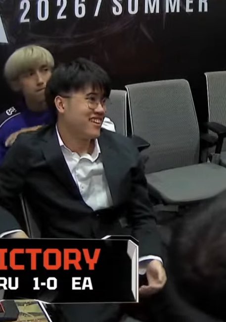 นั่งอยู่ตรงนี้สบายมั้ย เป็นยังไงมองดูคนแข่ง555555555555