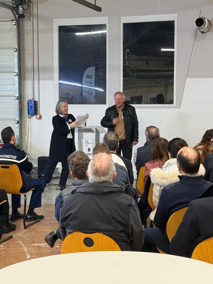 damienplontz's tweet photo. Inauguration du CLEE du BEF de Sarreguemines Bitche, espace de collaboration essentiel entre l'école et le monde pro. pour accompagner nos jeunes vers leur avenir. Construisons des parcours ambitieux #CLEE #Education #Orientation @acnancymetz @Dsden57 @pf_mourier @cabbeke https://t.co/PGCuwrVuRW