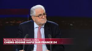 ChLECHEVALIER's tweet photo. DÉCAPITATION de Samuel_PATY

La presse est bien discrète sur le procès en appel des acteurs de la mort de Samuel_PATY...

    - Quels FAITS ?
    - Quelles QUESTIONS ?

I/ RAPPELS

Samuel_PATY donne un cours à des élèves de quatrième sur la liberté d'expression.
Il montre des caricatures de Mahomet, en prenant des précautions vis à vis d'un #Certain_Public...

1/ La fille de Brahim CHNINA, perturbatrice patentée, souvent exclue, N'EST PAS PRÉSENTE au cours !

Pourtant, elle dénonce PATY à son père, pour avoir présenté des photos d'un "homme nu" comme étant le "Prophète".

2/ Brahim CHNINA

Le père de l'élève (absente...) lance une incroyable campagne sur Facebook (dans ce sens là, il n'y a pas censure...).

  - Il diffuse des vidéos de haine et de menaces, notamment relayées par la page Facebook de la mosquée de Pantin.
  - Il porte plainte pour diffusion d'images pornographiques...

3/ Abdelhakim SEFRIOUI, marocain (...), imam islamiste intégriste porte l'affaire à incandescence.

Il se fait recevoir, sans problème, par la Principale et "EXIGE" le licenciement de PATY, en mobilisant beaucoup d'autres parents QueV0usS@vez...

4/ Abdoullakh Anzorov, musulman tchétchène, se rend  à Conflans-Sainte-Honorine.

Il se fait indiquer Samuel_PATY par des élèves QueV0usS@vez, qu'il rétribue.

Il le rattrape dans la rue et :
     * le poignarde à 17 reprises
     * occasionne des plaies de 18 cm de profondeur
     * il ÉVISCÈRE l'enseignant
     * il le DÉCAPITE

 (Bizarrement, notre "presse" évite ces "détails"...)

NB : tué par la police, il est enterré en Tchétchénie, couvert d'éloges par les autorités musulmanes...

II/ QUESTIONS

  - Qu'ont fait le Rectorat, l'Inspection, la Principale ?
                      Ont-il protégé PATY ?

  - Que sont devenus les "collègues" de PATY qui le condamnaient, notamment dans SON collège ?
    (Promotions ? Palmes académiques ??...)

  - Quelles sont les réactions des "syndicats enseignants" face aux actuelles accusations immondes d'un avocat ??

PS : #Samuel_PATY est la deuxième personne décapitée, en France, au nom d'Allah, après Hervé_CORNARA, supplicié en 2015 en Isère, à Saint-Quentin-Fallavier.

Quelles sont les excuses et regrets présentés par la @mosqueedeparis  et son Recteur, le donneur de leçons Chems-Eddine Hafiz ???...

PS 2 : quelle autre religion décapite ceux qui ne lui sont pas "fidèles" ??