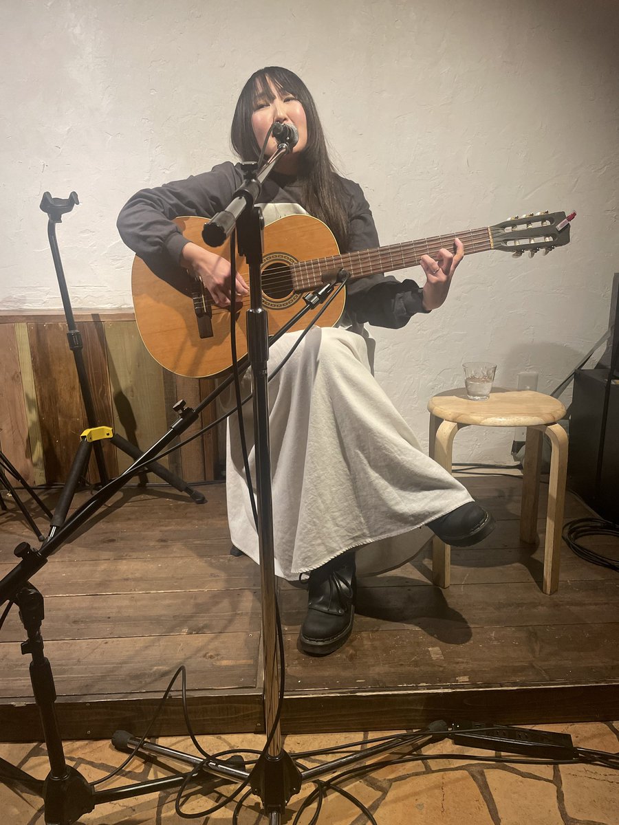 somatou2's tweet photo. 大変遅ればせながら
先週日曜の大塚SOHO
誠にありがとうございました

弾き語りで
団地ノ宮との共演は
緊張した〜

小山恭平さん
野口恵さん
声や音の空気感がとても素敵でした
皆様見習っていきたいです

最終電車
バードマン
ルーレット
水色
布団
忘遠鏡
でした https://t.co/9yrNJzgeBf