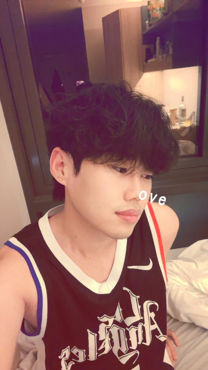 0516_cy's tweet photo. 有一米八帅哥跟我贴贴吗🥹 https://t.co/PMKDSEFtZH