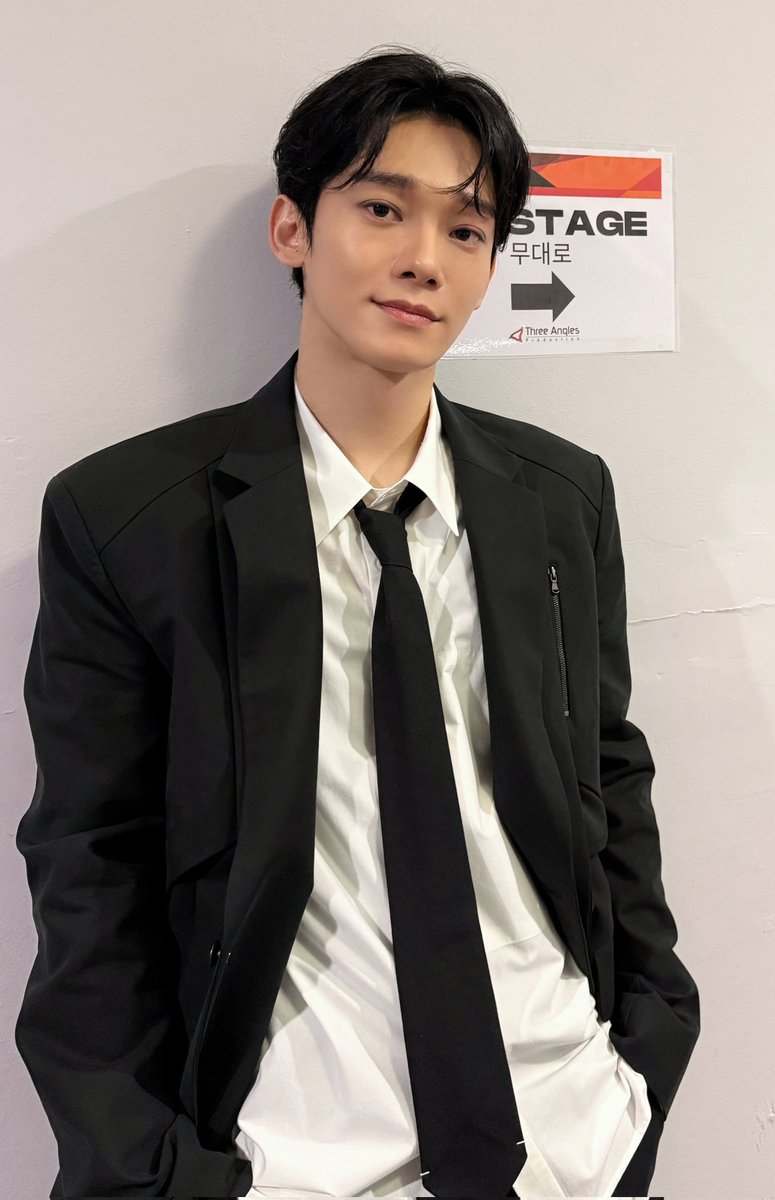 he is so handsome ✨