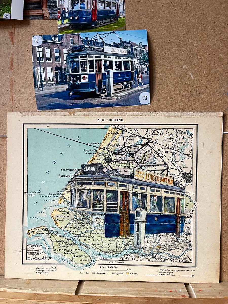 Project: “het blauwe trammetje” 🚋, op een kaart van Zuid-Holland uit de oude ‘Atlas voor de Volksschool’ (rond 1907). 
Afmeting 29x22. 
Nostalgie.

Derde update