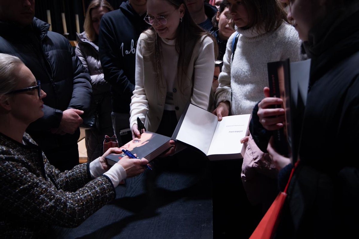 Париж, 16 февраля. Вечер памяти Алексея Навального.

Годовщина убийства Алексея — тяжёлый день для всех нас. Поэтому предлагаем вам провести его вместе.

В этот день мы встретимся, чтобы вместе с Юлией Навальной вспомнить Алексея и поддержать друг друга. Вместе мы соберём доску