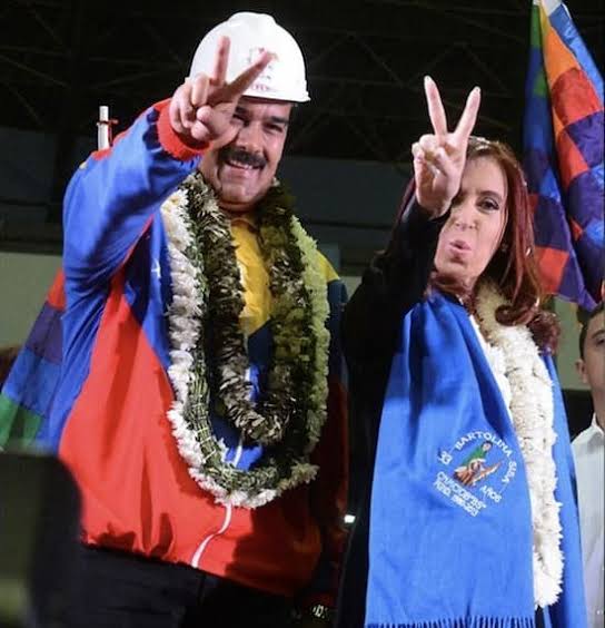 Nunca olvidemos que el kirchnerismo fue cómplice del régimen chavista, de su accionar genocida y de su perversidad. Eso mismo querían para la Argentina. No pudieron. Lacras.