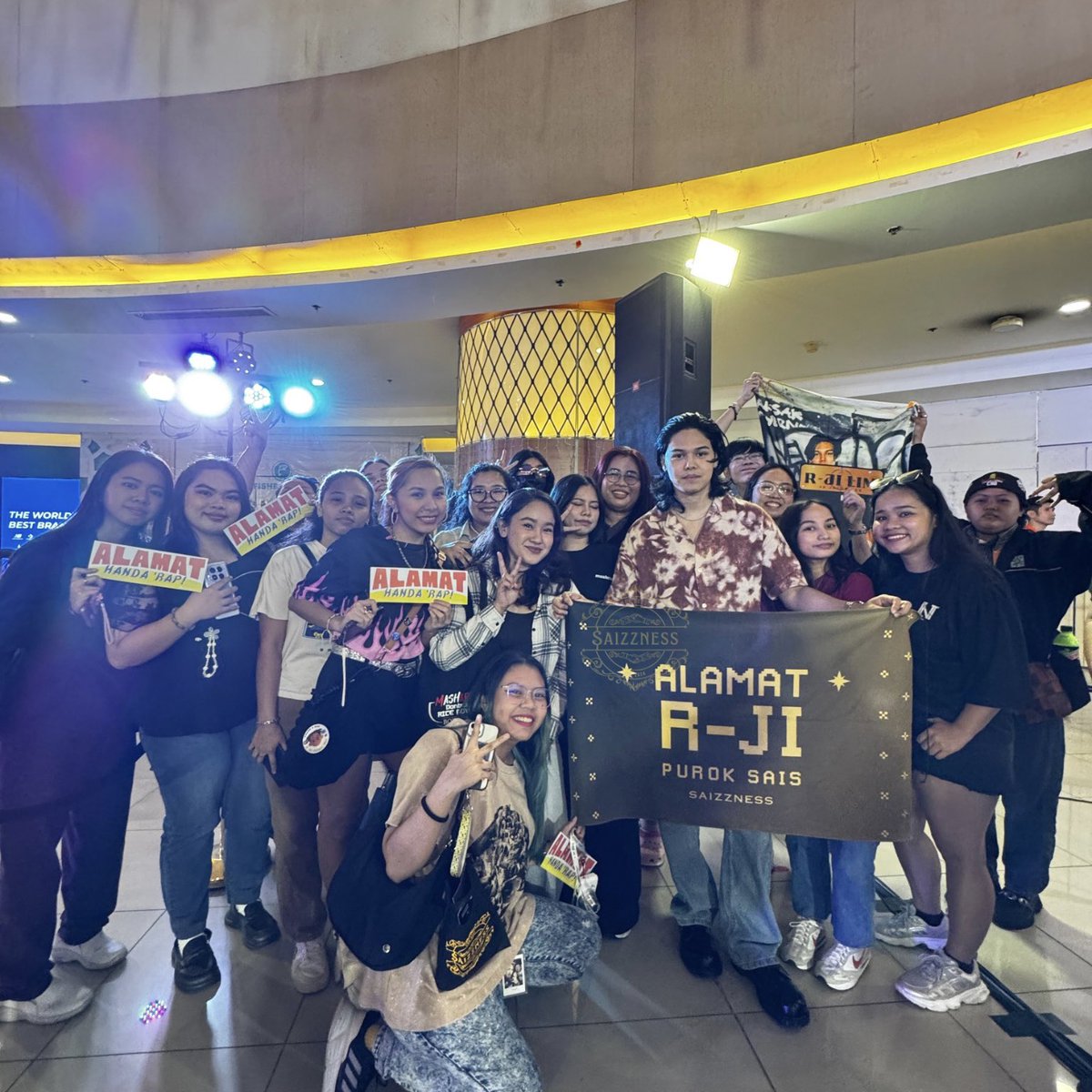 Saizzness's tweet image. SakSAIZZ ang first mall show ni Jacob Lee! 😎

Thank you for coming and supporting Boss Ji and Boss Mo, Magiliws! ❤️‍🔥🖤

Sa susunod na mall show ulit? 🫡

MAFIA BOSSES MOJI
#ALAMAT #ALAMAT_MO #ALAMAT_RJI
#MHIAMB #MyHusbandIsAMafiaBoss