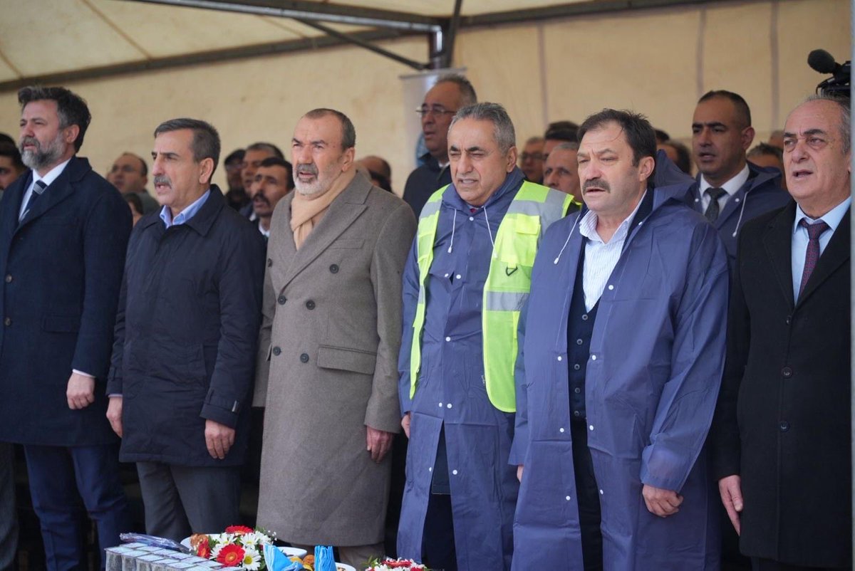 OnderKahveci's tweet photo. Konfederasyonumuza bağlı Türk Büro-Sen tarafından, Antalya’nın Manavgat ilçesinde; kurucu Genel Başkanımız Ali Işıklar’ın adını yaşatacak Ali Işıklar Eğitim ve Dinlenme Sosyal Tesisinin temel atma törenini gerçekleştirdik.

Kamu çalışanlarımızın yalnızca özlük hakları için değil, sosyal ve insani ihtiyaçlarını da gözeten bu anlamlı eserin; Türkiye Kamu-Sen camiamıza, büro hizmet kolu çalışanlarımıza ve aziz milletimize hayırlı, u��urlu olmasını diliyorum.

Bu eserde emeği geçen başta Türk Büro-Sen Genel Başkanımız Türkeş Güney olmak üzere yönetim kurulu üyelerine ve teşkilat mensuplarımıza gönülden teşekkür ediyorum. 

Hayırlı ve uğurlu olsun.