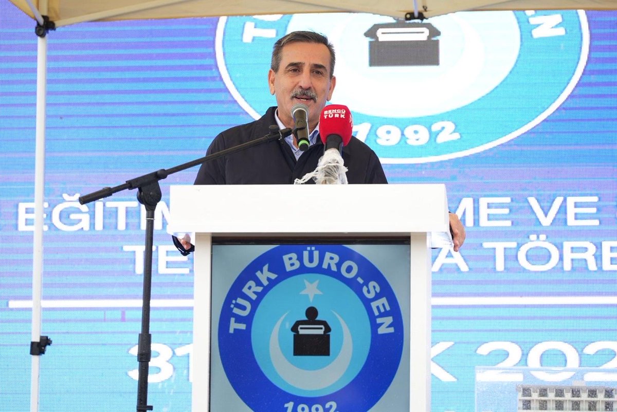 OnderKahveci's tweet photo. Konfederasyonumuza bağlı Türk Büro-Sen tarafından, Antalya’nın Manavgat ilçesinde; kurucu Genel Başkanımız Ali Işıklar’ın adını yaşatacak Ali Işıklar Eğitim ve Dinlenme Sosyal Tesisinin temel atma törenini gerçekleştirdik.

Kamu çalışanlarımızın yalnızca özlük hakları için değil, sosyal ve insani ihtiyaçlarını da gözeten bu anlamlı eserin; Türkiye Kamu-Sen camiamıza, büro hizmet kolu çalışanlarımıza ve aziz milletimize hayırlı, u��urlu olmasını diliyorum.

Bu eserde emeği geçen başta Türk Büro-Sen Genel Başkanımız Türkeş Güney olmak üzere yönetim kurulu üyelerine ve teşkilat mensuplarımıza gönülden teşekkür ediyorum. 

Hayırlı ve uğurlu olsun.