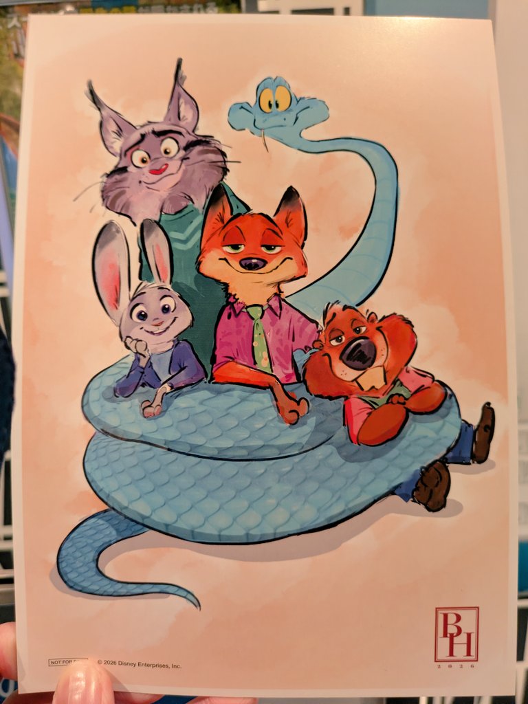 futanoki's tweet image. バイロン・ハワード監督のアートボードGET !!✌️
ジュディが初期のコンセプトデザインに近い姿でマニアのツボをくすぐる。いまだに1日6回上映で、お客さんの入りもなかなか。興行収入150億行って欲しいな。