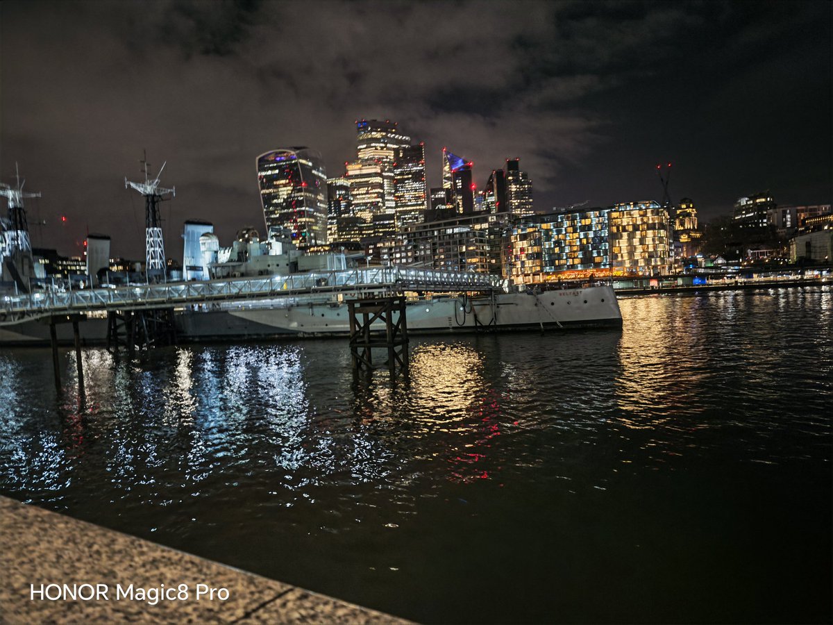 Teck_here's tweet image. Let's appreciate what honor have done with the #honormagic8pro 
#honor 
#nightpic
#london
@Honorglobal
