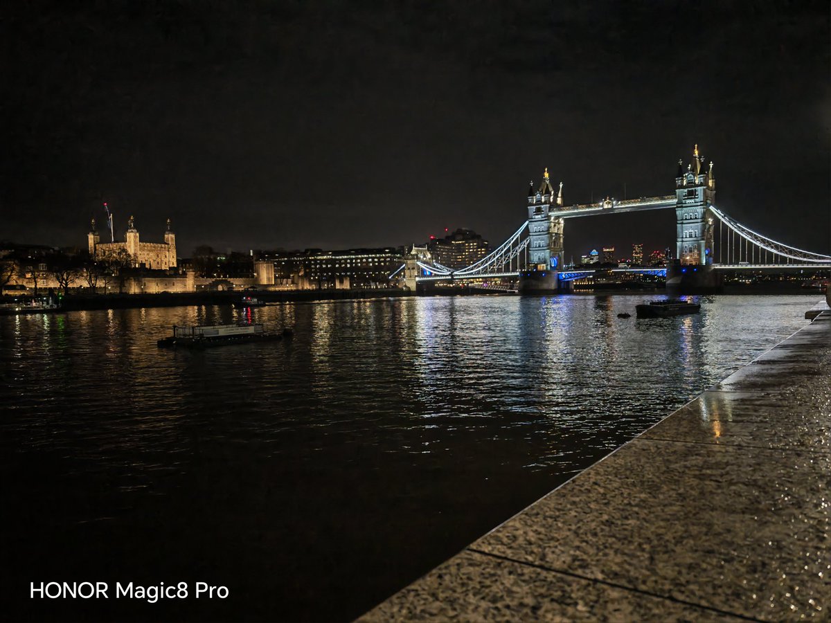 Teck_here's tweet image. Let's appreciate what honor have done with the #honormagic8pro 
#honor 
#nightpic
#london
@Honorglobal