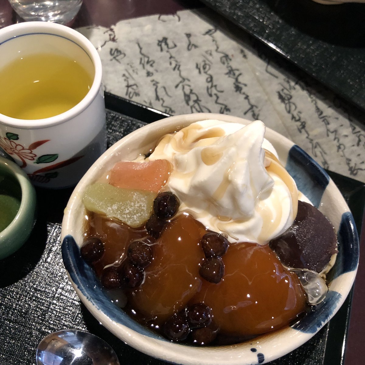 silverback_y's tweet photo. 今更ながらですが、浅草って、楽しいテーマパークだったん…ですね。
#あんずあんみつにソフトクリームトッピング #天丼と天ざる https://t.co/OPy0NZFjRd