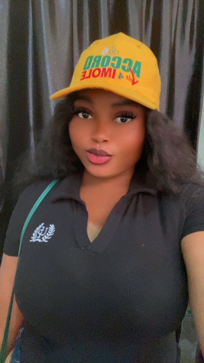 moneesola_m's tweet photo. I'm jst a young lady frm Stayin in Osg who admires Gov.Adeleke and the work he's doin But wit u people's madne** I've officially declared myself an Unofficial Media Aide 2 @AAdeleke_01 frm now till Aug Free internship Strictly matchin madne**
#DataGirl
#AdelekeAide
#AmbotidiAmubo https://t.co/vBZsehXq7R