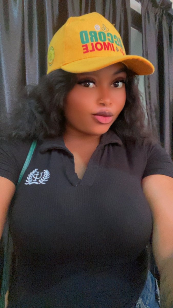 moneesola_m's tweet photo. I'm jst a young lady frm Stayin in Osg who admires Gov.Adeleke and the work he's doin But wit u people's madne** I've officially declared myself an Unofficial Media Aide 2 @AAdeleke_01 frm now till Aug Free internship Strictly matchin madne**
#DataGirl
#AdelekeAide
#AmbotidiAmubo https://t.co/vBZsehXq7R