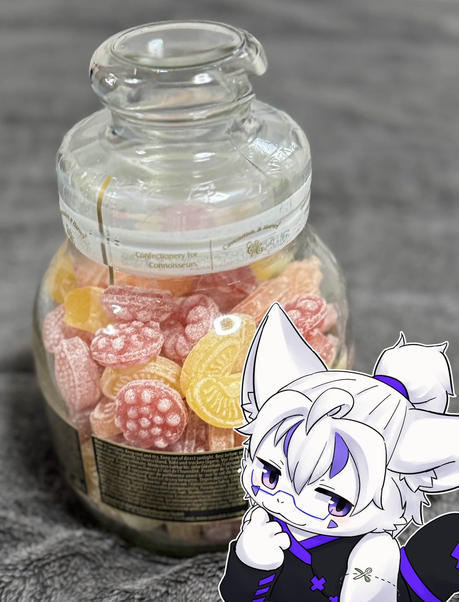 necotta(<a href="/necotta_VRC/">necotta(猫島鈴)</a>)さんから「カベンディッシュ ミックスグラスジャー」をいただきました！
おしゃれなフルーツキャンディでかわいい！ありがとう～！！