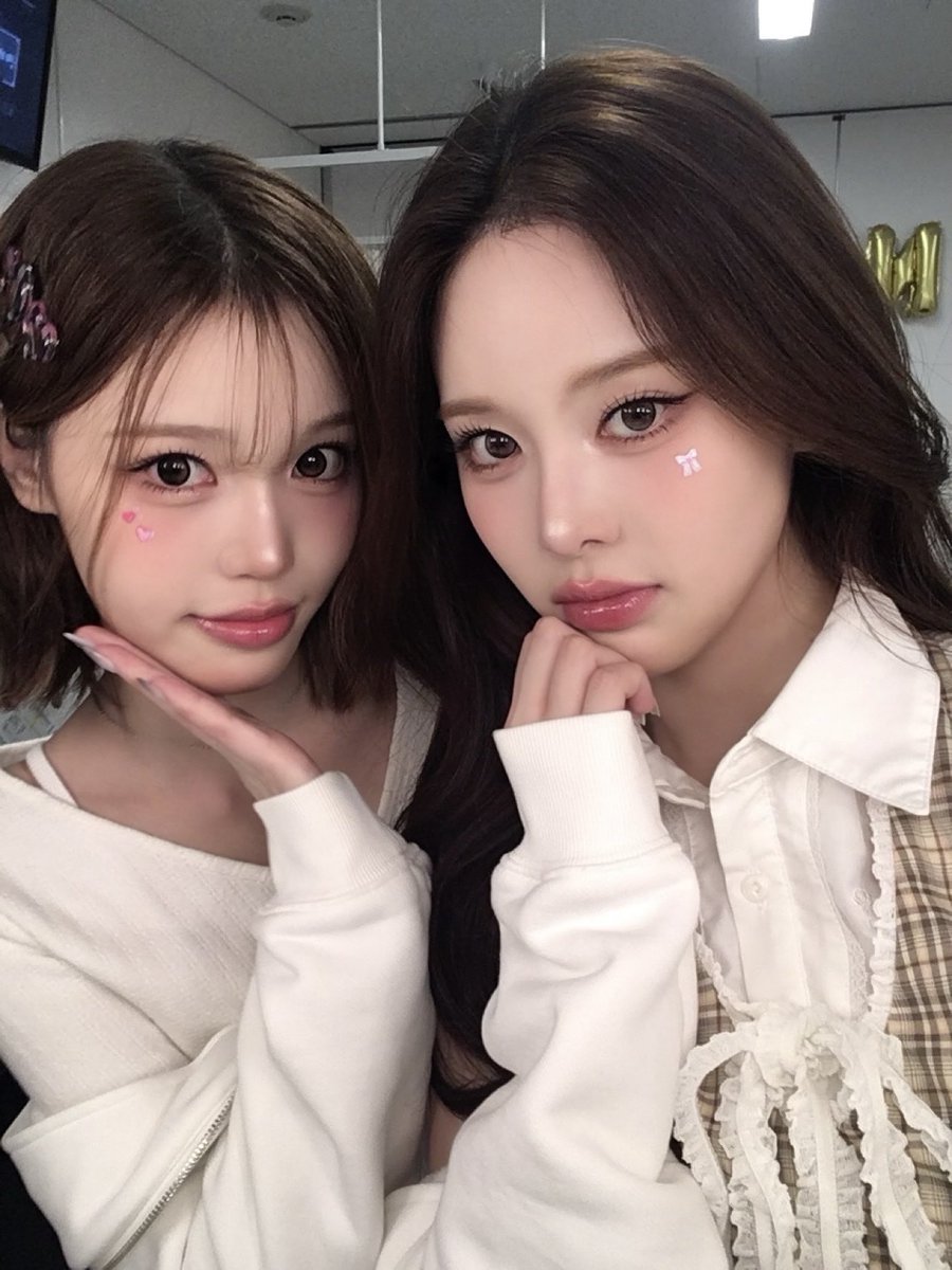 jeeimine's tweet photo. It’s a babygiantz agenda with my lovely @jungsaebie, striking a pose with overflowing cuteness for one and only naya. I know everyone is missing the duo so we came and greet each of you through these selfies. 🧸🤍 https://t.co/zXOZDTbhIt