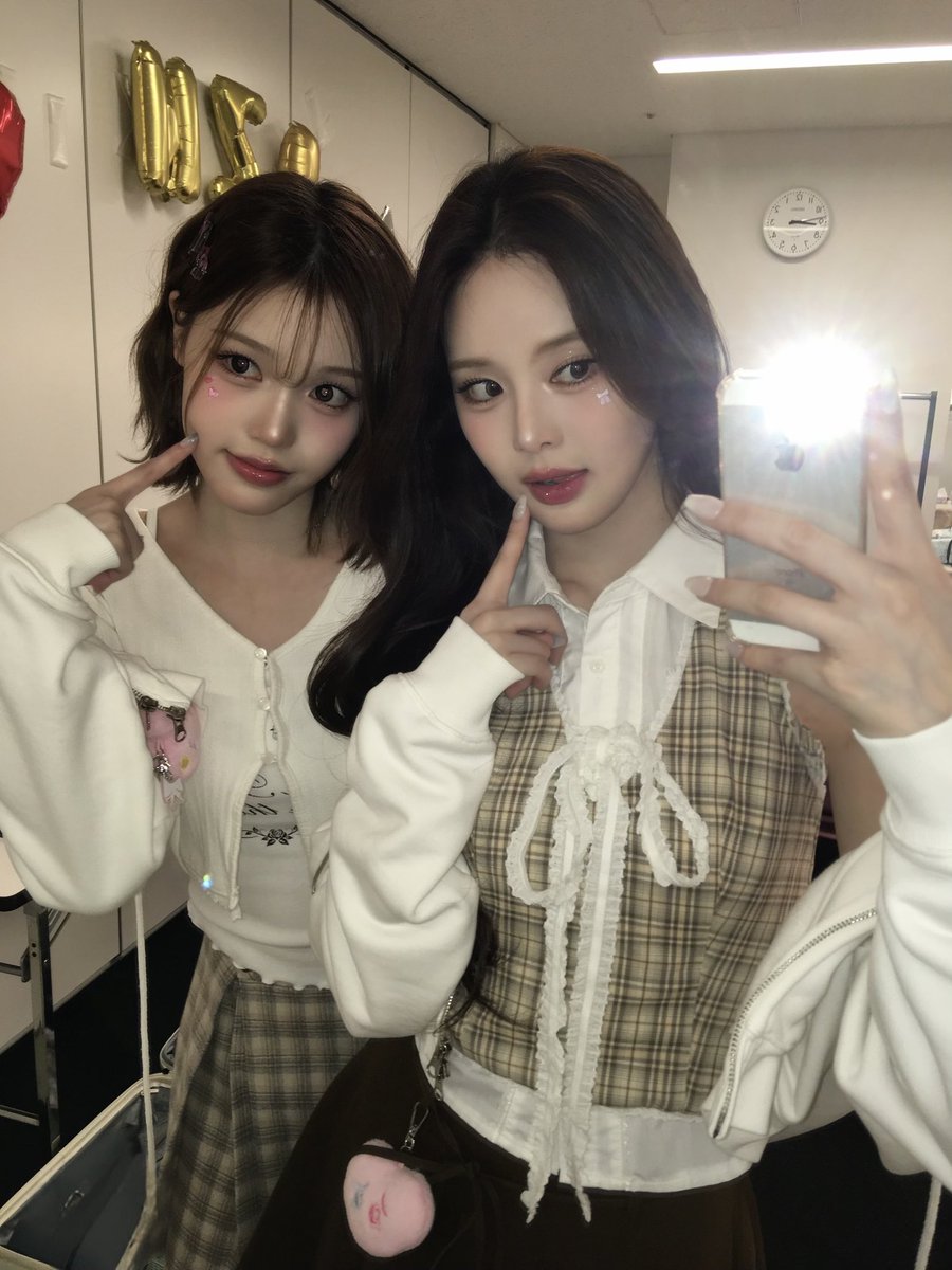 jeeimine's tweet photo. It’s a babygiantz agenda with my lovely @jungsaebie, striking a pose with overflowing cuteness for one and only naya. I know everyone is missing the duo so we came and greet each of you through these selfies. 🧸🤍 https://t.co/zXOZDTbhIt