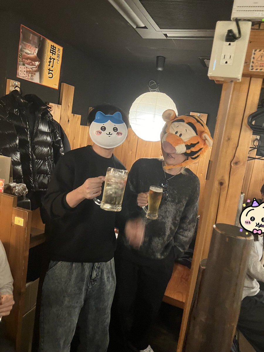 fumi_chill's tweet photo. ゼロアフィオフ会in大阪

乾杯の音頭にティガー参戦、次は怪盗Xかな...？

皆さん稼ぐ額も増えて、初参加の人もすぐ結果出しやすい環境でなによりです。

p.s. 美女にスタンプなしの写真の許可得ようとしたら断られました...
もったいないのでほんとは出したいです... https://t.co/VqYgRJQM6h