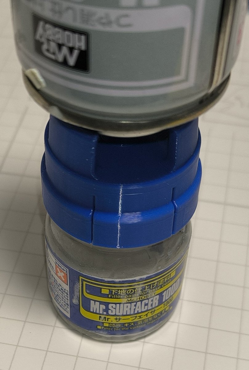 garekiya's tweet photo. 商品2 ガス欠くん
缶スプレーの中身を使い切ったけどガスがまだあるとき
ノズルを押してガスを抜く手間を解消します
クレオスのサフ瓶やガイアの50ml瓶に乗せると塗料の残りを回収できます
パーツクリーナー等の一般的なガス缶に対応
（必ず屋外か換気のしっかりした所で使用してください） https://t.co/zfbrnhiTnO