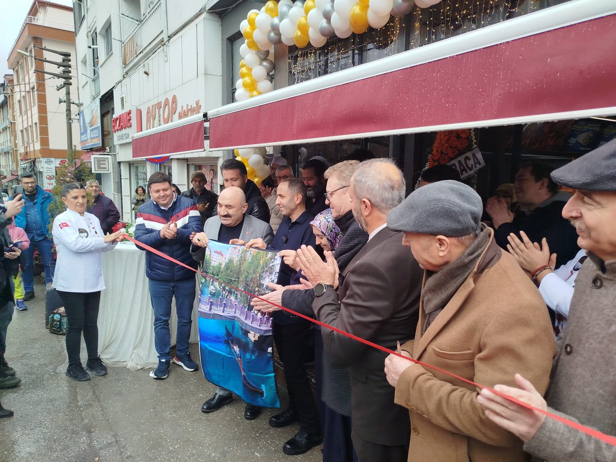 Gökmeydan esnaflarımızdan Serhat Kılıç’ın hizmete açtığı Choban Döner işletmesine, İl ve İlçe Yönetimimizle birlikte katılım sağladık.
Kendisine bol bereketli, hayırlı ve kazançlı işler diliyoruz.